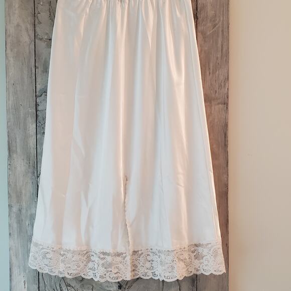 CHRISTIAN DIOR Vintage Half Slip White Sz Large Lace W/ Pearl Thick Satin L USA - Picture 1 of 8